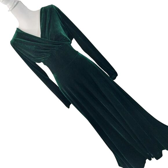 URBAN COCO! EMERALD GREEN STRETCH VELVET FULL LENGTH CRISS-CROSS DRESS! SZ 1X - Picture 1 of 11